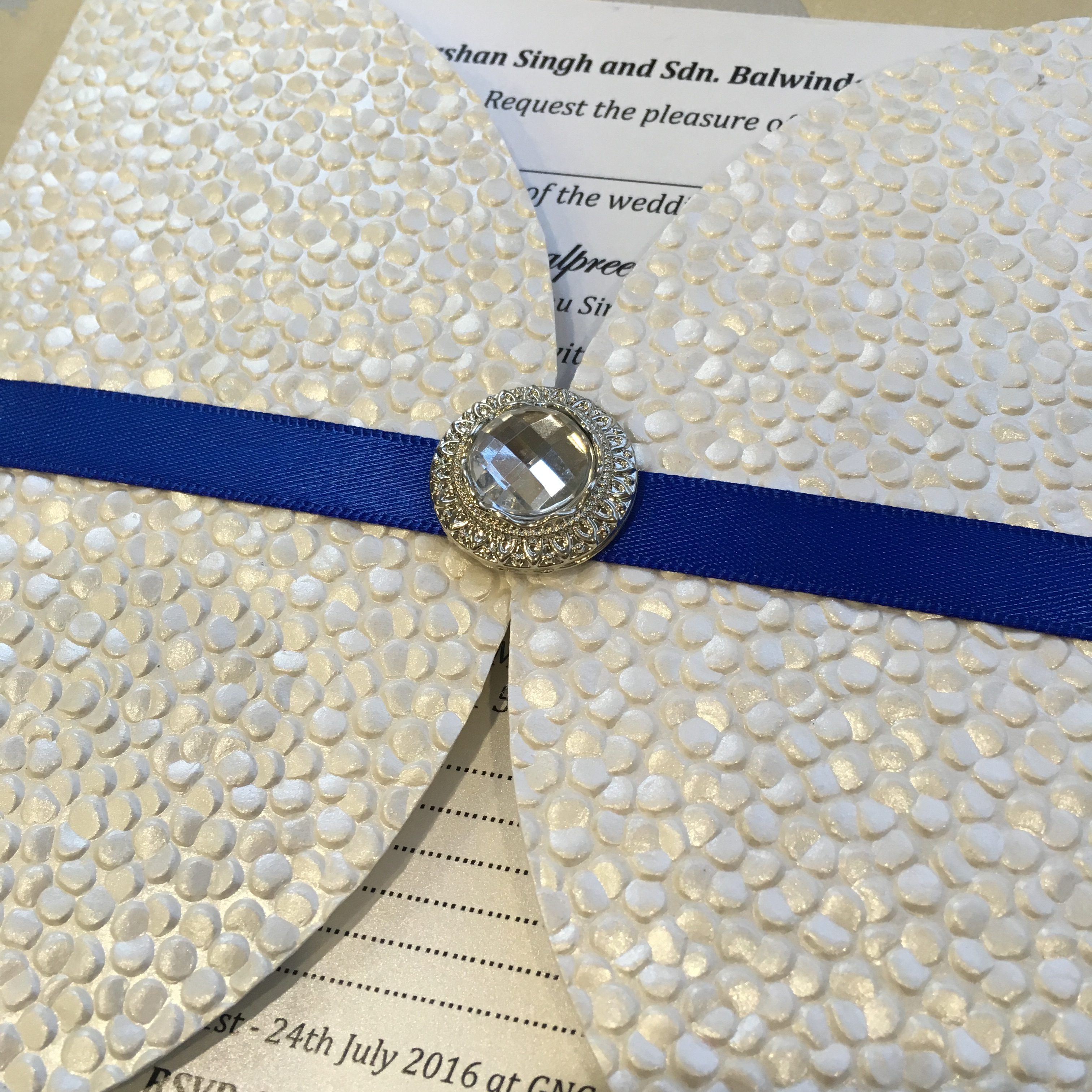 White bubbles invitation
